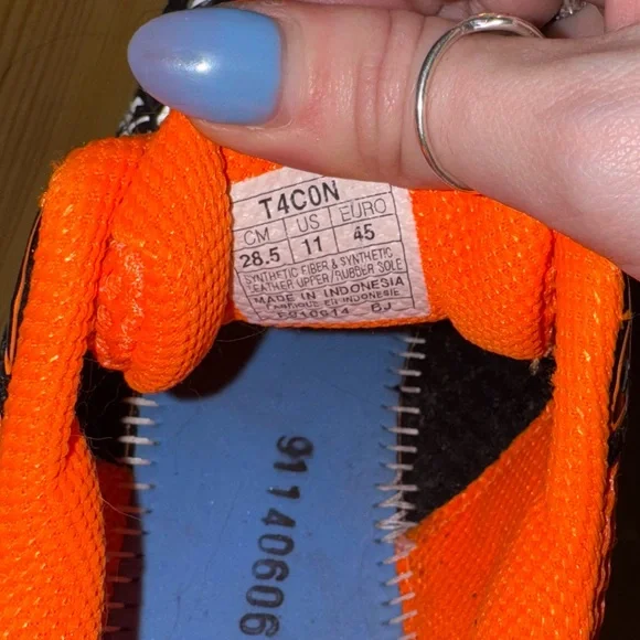 Like new ASICS men’s sneakers size 11 👟 - Picture 3 of 9